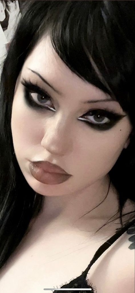 Scratched Face Makeup, Sims 4 Cc 90s Makeup, Eyeshadow Looks Black, Y2k Goth Makeup, Wasteland Makeup, Easy Emo Makeup, Gothic Wedding Makeup, Trad Goth Eye Makeup, Alt Eye Makeup