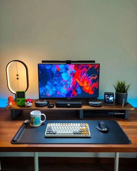 Clean Gaming Room, Monitor Desk Setup, Graphic Design Desk, Computer Setup Ideas, Workspace Design Ideas, Minimalist Desk Setup, Computer Desk Organization, Game Room Setup, Minimalist Workspace