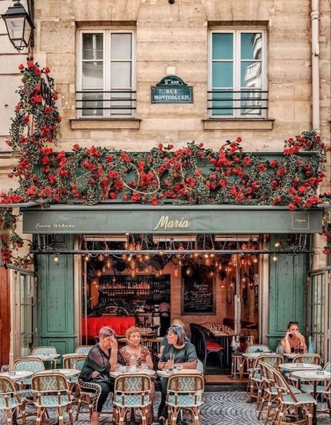 Paris Street Cafe, Parisian Windows, Instagrammable Restaurants, Streets In Paris, French Arch, Chocolate Eclairs, Restaurants In Paris, Kids Cafe, Shop Facade