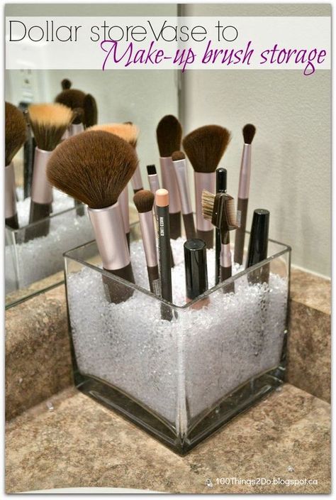 Vanity Organization Diy, Diy Brush Holder, Diy Makeup Organizer, Diy Makeup Brush Holder, Rangement Makeup, Diy Makeup Vanity, Brush Holders, Makeup Organization Diy, Makeup Organization Vanity