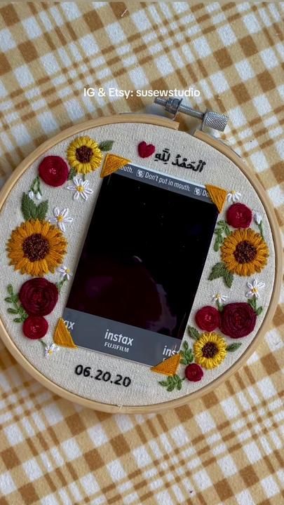 Embroidery Patterns Free Templates, Photo Embroidery, Embroidery Hoop Art Diy, Embroidered Photo, Book Cover Diy, Polaroid Frame, Diy Embroidery Designs, Hand Embroidery Videos, Diy Embroidery Patterns