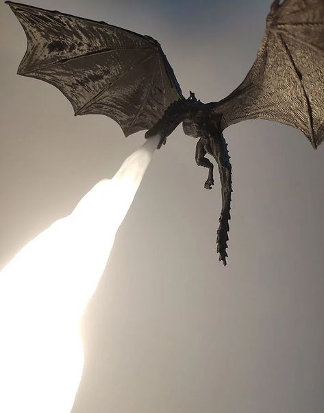 A Game Of Thrones Fan Made This Epic Dragon Lamp And Put It Up On Etsy Dragon Lamp, Breathing Fire, Game Of Thrones Dragons, Fire Breathing Dragon, George Rr Martin, Targaryen Aesthetic, Gra O Tron, Art Ancien, Game Of Thrones Fans