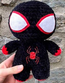 PATRONES AMIGURUMI GRATIS: PATRON GRATIS SPIDERMAN AMIGURUMI 66860 Spiderman Crochet Pattern Free, Spiderman Crochet Pattern, Peter Parker And Miles Morales, Spiderman Pattern, Crochet Spiderman, Crochet Disney, Pola Amigurumi, Beginner Crochet Projects, Bouquet Wrap