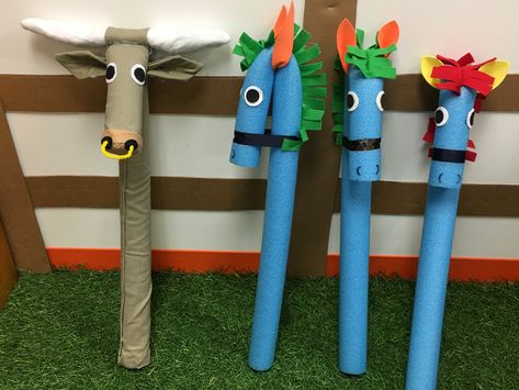 Derby Horse Pool Noodle, Diy Hobby Horse Pool Noodle, Pool Noodle Stick Horse Diy, Pool Noodle Animals, Pool Noodle Horse Diy, Noodle Horse, Pool Noodle Horse, Diy Halloween Doll, Pool Noodle Crafts