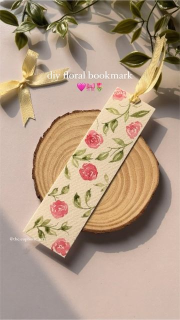 Bookmarks Diy, Handmade Bookmarks Diy, Watercolor Flowers Tutorial, Creative Bookmarks, Bookmark Craft, Watercolor Books, Diy Watercolor Painting, Watercolor Bookmarks, Flower Bookmark