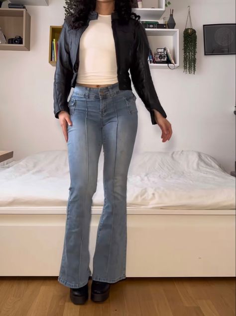 Flare Jeans Outfit High Waisted, Midrise Jean Outfit Y2k, Black Denim Flares Outfit, Ways To Style Bootcut Jeans, Chunky Boots Flare Jeans, Mid Waist Flare Jeans, Flared Jeans Heels Outfit, Flare Jeans With Shoes, Flared Jeans With Heels