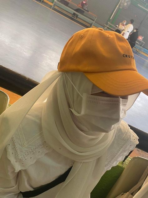 Hijab And Cap Outfit, Hijab And Cap, Outfit With Baseball Hat, Hijab With Cap, Cap Outfit, Hijabi Aesthetic, Hijab Outfits, Best Friends Shoot, Cap Style