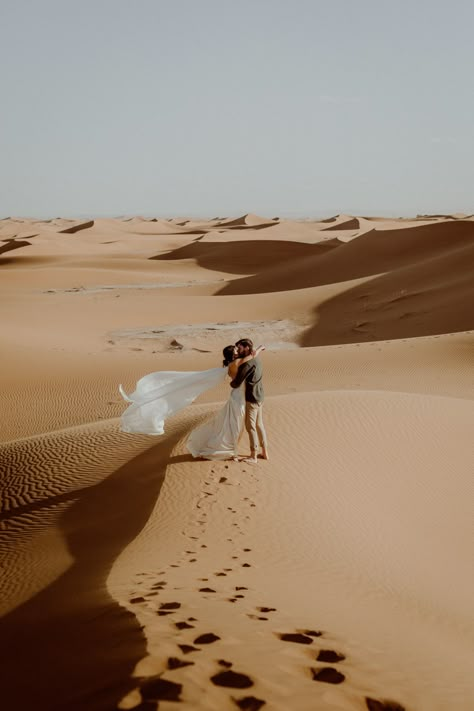 Desert Photoshoot Ideas, Sand Dunes Photoshoot, Dubai Photoshoot, Desert Pictures, Desert Engagement Photos, Desert Photoshoot, Adventurous Wedding, Pre Wedding Photoshoot Outdoor, Desert Photography