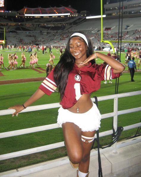 game day outfit ideas!! #seminoles #floridastateseminoles #floridastateuniversity #fsu #gonoles #footballgameoutfits #collegefashion #gamedayfit #freshman #college #collegefashion #gameday Fsu Outfits, Football Game Outfit College, Fsu Gameday Outfit, Bama Gameday, Fsu Gameday, College Football Game Outfit, College Core, Fsu Football, College Gameday Outfits