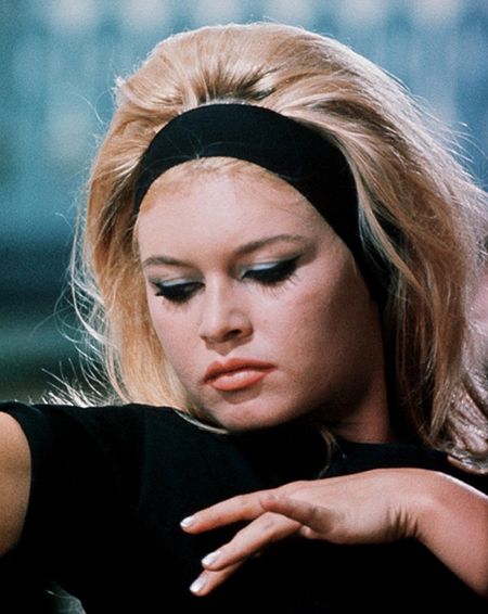 Brigitte Bardot Headband Hairstyle ... Bardot Headband, 1960’s Hair, 1960 Hairstyles, Brigitte Bardot Hair, Accessories Tutorial, Bardot Hair, Hair Accessories Tutorial, Holiday Hair Accessories, 1960s Hair