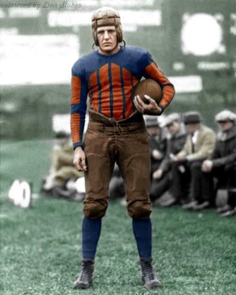 Image Gallery of Red Grange | NFL Past Players American Football Quotes, Chicago Bears Football, Nfl Football Players, Football History, Bears Football, Football Images, Football Uniform, Football Hall Of Fame, Foot Ball