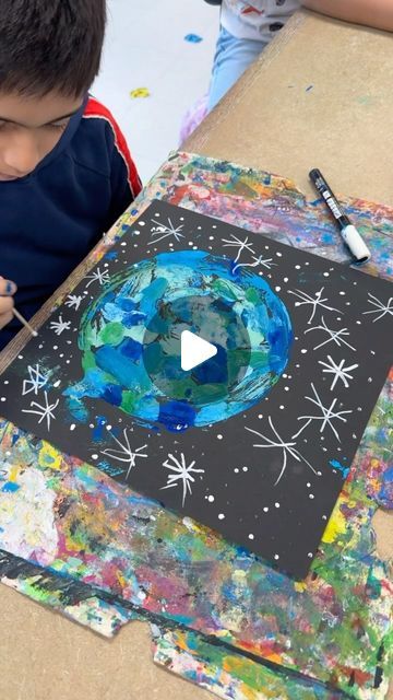 Space Art Activities, Earth Day Project, Earth For Kids, Environmental Art Projects, Planet Crafts, Mono Printing, Space Crafts For Kids, Earth Projects, Earth Craft