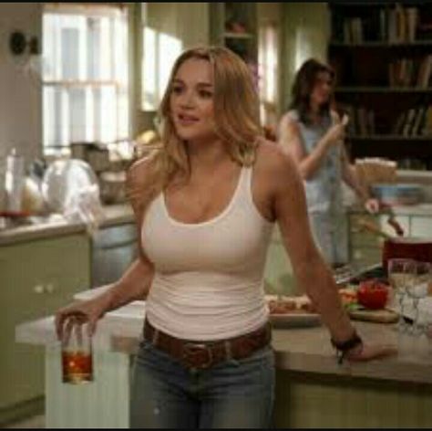 Hunter King, DAMN! Hunter King, Leah Remini, Joey King, Girl Celebrities, White Tank Top, White Tank, Inspirational Women, New Memes, Nice Tops