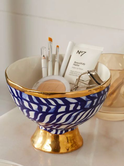 Organization Ideas Bathroom, Bathroom Makeup Storage, Products Organization, Makeup Storage Ideas, Bathroom Organization Ideas, Bedroom Fashion, Makeup Tray, Organisation Ideas, Pretty Perfume Bottles