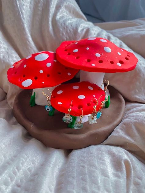 Mushroom Earing Holder Clay, Mushroom Clay Tray, How To Make Clay Mushrooms, Jewelry Organizer Diy Clay, Art Ideas Clay, Clay Earrings Holder, Clay Mushroom Earring Holder, Cute Clay Mushroom, Earring Holder Clay