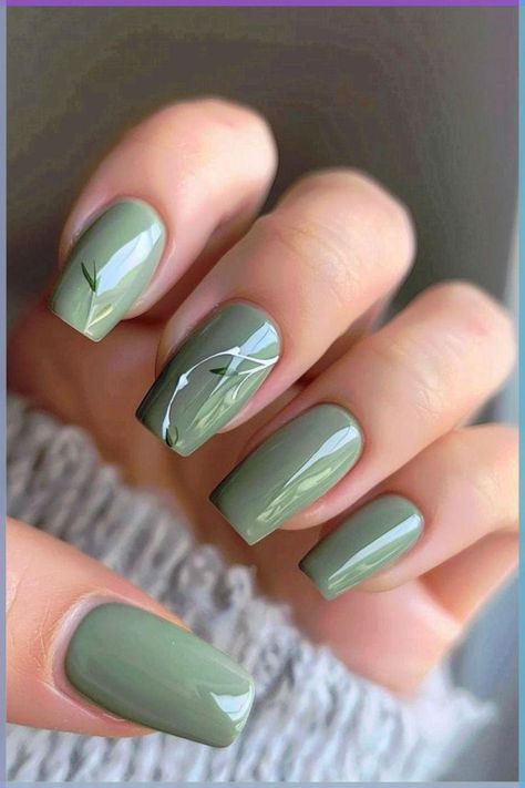 Classy Sage Green Nails, August Green Nails, Summer Green Nails Designs, Sage Color Nails, Shades Of Green Nails, Simple Green Nails, Sage Green Nail Designs, Trendy Nails Green, Sage Green Nail Ideas