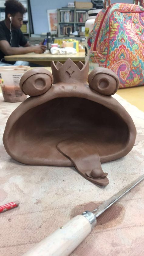 Open Mouth Clay Sculpture, Coil Pot Animals, Frog Pinch Pot, Big Clay Projects, Pinch Pot Projects, Pottery Monsters, Frog Clay Sculpture, What To Do With Clay, Clay Lights