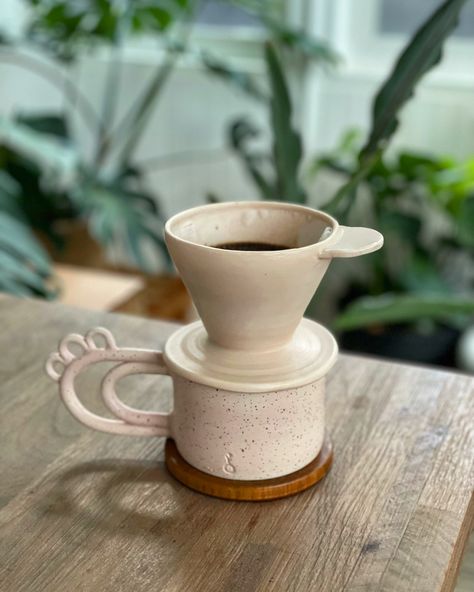 Ceramic Pour Over, Wednesday Coffee, Pink Wednesday, Pottery Lamp, Homemade Sweets, Diy Ceramic, Pottery Crafts, Ceramics Pottery Art, Diy Clay Crafts