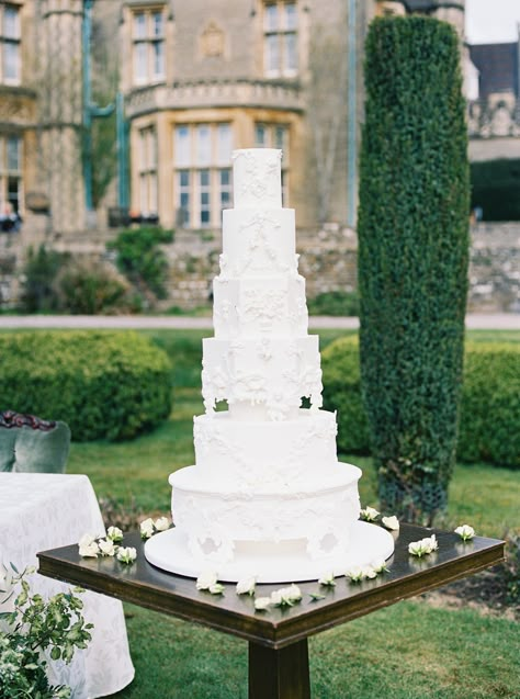 Bridgerton Themed Wedding, Victorian Wedding Cakes, Tortworth Court, French Wedding Cakes, Royal Wedding Themes, English Countryside Wedding, Regency Wedding, Bridgerton Wedding, Italian Wedding Cakes