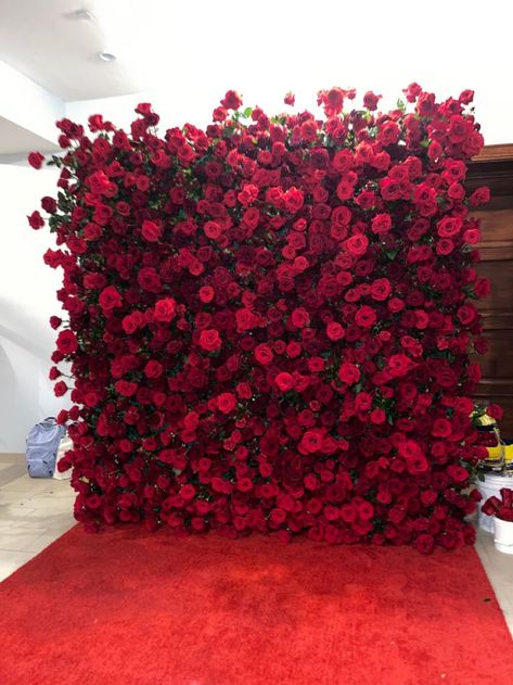 Red Roses Backdrop Decor, Red Round Table Decorations, Red Flower Wall Backdrop, Wedding Decor With Red Roses, Roses On Ceiling, Rose Themed Wedding Decor, Roses Background Photoshoot, Diy Rose Backdrop, Red Rose Wedding Backdrop