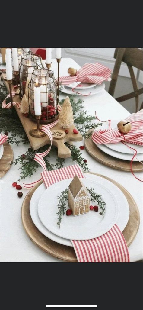 Christmas Dinner Table, Christmas Decor Inspiration, Christmas Tablescapes, Christmas Tea, Christmas Table Settings, Christmas Tree Themes, Christmas Gift Ideas, Christmas Centerpieces, Christmas Table Decorations