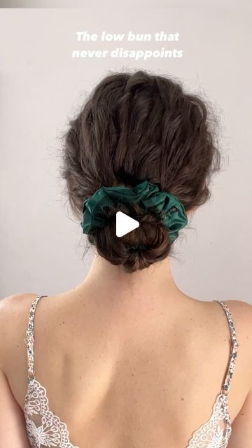 Easy Hair For Curly Hair, Low Scrunchie Bun, Easy Hairstyles For Curly Hair Quick, Curly Hair Bun Tutorial, Curly Hair Low Bun, Lazy Hairstyles For Curly Hair, Bun For Curly Hair, Simple Hair Bun, Curly Hair Easy Hairstyles