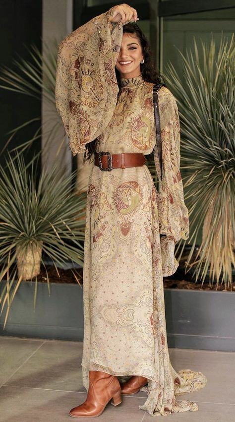 Desert Chic Outfit, Boho Aesthetic Outfit, Nepal Fashion, Ralph Lauren Womens Clothing, Desert Chic, 70s Inspired Fashion, Looks Country, Outfit Winter, Chic Outfit