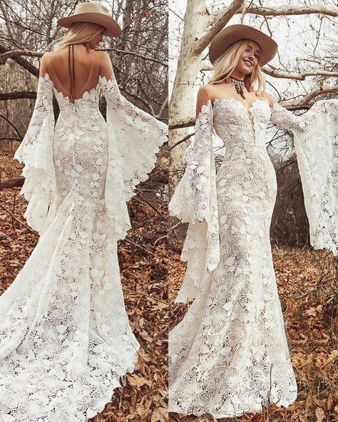 Cowgirl Wedding, Western Style Wedding Dress, Bell Sleeve Wedding Dress, Dresses Art, Western Style Wedding, Boho Gown, Wedding Dresses Hippie, Western Wedding Dresses, Dubai Style