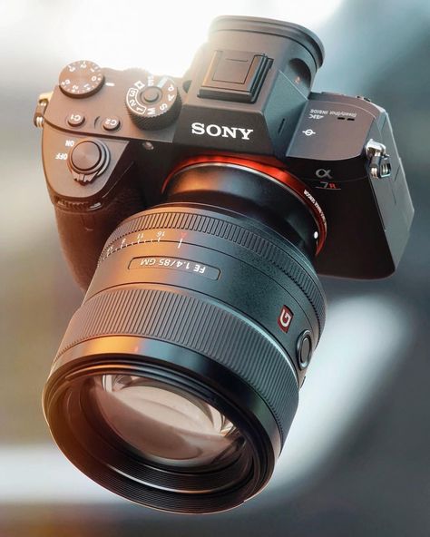 Amazing combo for portraits | Sony A7RIII + Sony 85mm f/1.4 GM Lens For Wedding Photography, Sony A7riii, Best Camera For Photography, Professional Cameras, Camera Wallpaper, Sony A7iii, Best Dslr, Focus Camera, Canon Dslr