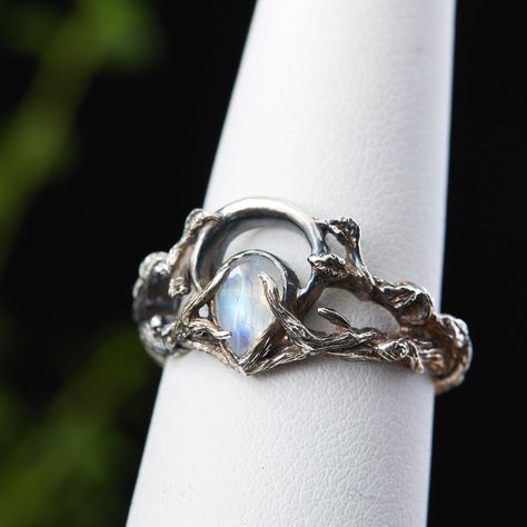 Witchy Promise Ring, Ring Around The Moon Meaning Witchcraft, Crystal Band Ring, Moonstone Ring Men, Pagan Wedding Rings, Witch Wedding Ring, Witchy Rings Engagement, Fantasy Wedding Rings Silver, Fantasy Jewelry Ring