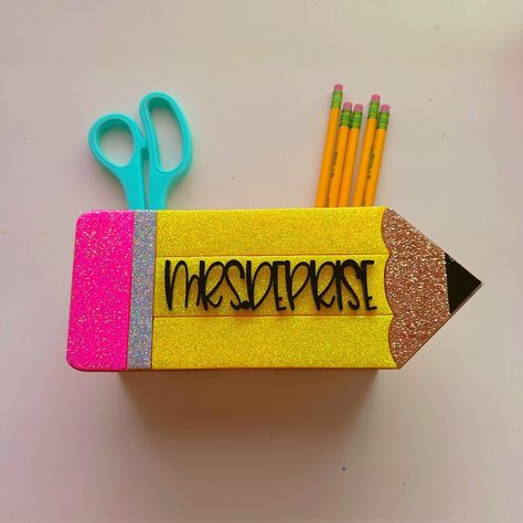 Some of my favorite orders from last week 😍🌈 Post it note holder Pen/pencil holder Mouse Desk accessories Desk holder • #teacheraccessories #teacherclassroom #teacherdesk #teacherstyle #teachersofinstagram #teachergifts #personalizedgifts #teachergifts🍎 #teacherappreciationweek #glitterpencil #teacherlife Post It Note Holder, Teacher Mentor, Diy Pencil Holder, Desk Holder, Teacher Accessories, Post It Note Holders, Pen Pencil Holder, Post It Note, Teacher Desk