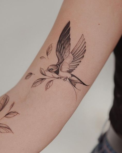 Bird Tattoos Arm, Animal Tattoos For Women, Bird Tattoos For Women, Left Arm Tattoos, Vogel Tattoo, Special Tattoos, Geniale Tattoos, Thigh Tattoos Women, Tattoo Feminina