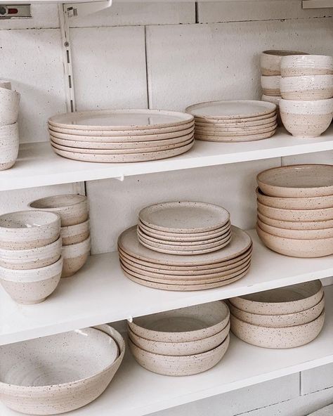 Kitchen Neutral Decor, Kitchen Ware Aesthetic, Neutral Kitchenware, Japandi Pottery, Minimalist Dishes, Kitchen Dishes Sets, Dish Aesthetic, Dishes Design, Kitchen Crockery