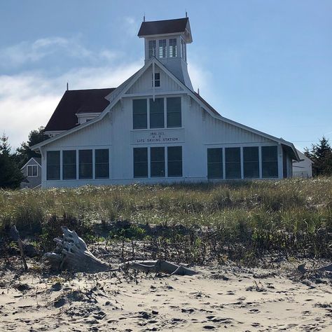 Coast Guard Lifesaving Station. Popham Beach, Maine. Paul Chandler October 2020. Coast Guard, Historic Buildings, Pennsylvania, Monument, Maine, Cabin, House Styles, Building