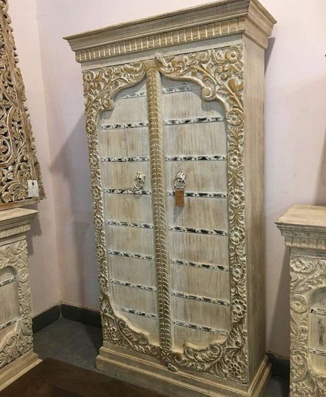 Storage Armoire, Wooden Armoire, Decor Dining Room, Antique Armoire, Indian Furniture, Royal Look, Home Vintage, Bedroom Furniture Dresser, Antique Inspiration