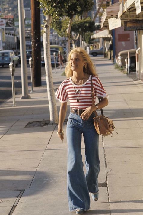 seventies inspo. Vestiti In Jeans, Look 80s, 60s 70s Fashion, Mode Hippie, 70s Inspired Fashion, 70s Outfits, Denim Inspiration, 70’s Fashion, Look Retro