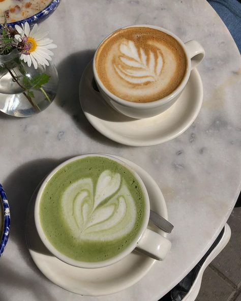 𝒮𝑜𝒻𝒾𝒶🤍ソフィア on Instagram: “Cafe Á la lo 🤍 • • • #cafe #cafehopping #cafehopper #caffe #matcha #matchalatte #matchalover #latte #latteart #cafelatte #cafeaulait…” Organic Matcha Green Tea Powder, Matcha Drink, Spring Coffee, Delicious Drink Recipes, Organic Matcha, Mushroom Coffee, Coffee Obsession, Matcha Green Tea Powder, Green Tea Powder