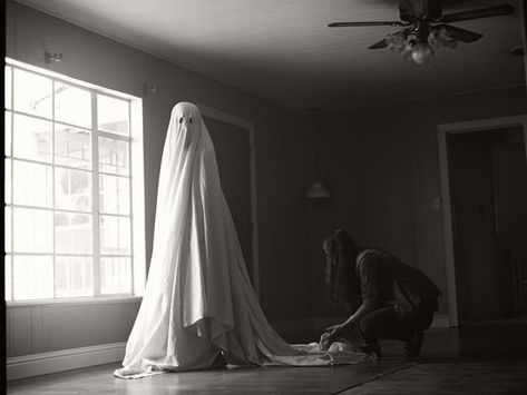 A Ghost Story Movie, Ghost Sheet, David Lowery, A Ghost Story, Casey Affleck, Elephant Face, Sheet Ghost, Silhouette Photography, Ghost Story