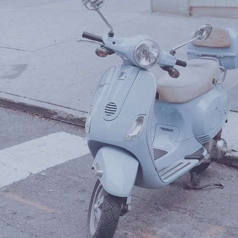 Love And Gelato, Photo Bleu, Vintage Vespa, Photo Widget, Vespa Girl, Vespa Scooter, Widget For Iphone, Baby Blue Aesthetic, Light Blue Aesthetic