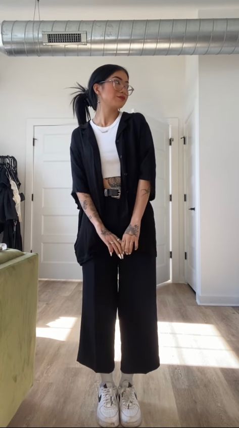 Goth Summer Outfits, Summer Outfits 2024, Cropped Shirt, Casual Work Outfits, All Black Outfit, Mode Inspo, Edgy Outfits, Lookbook Outfits, Mode Inspiration