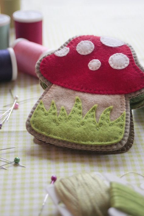 Mushroom Pincushion, Felt Mushroom, Needle Books, Needle Cases, Sewing Needles, Needle Book, Needle Case, Sewing Projects For Beginners, Felt Diy