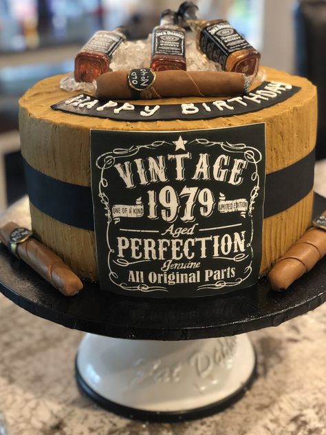 Happy Birthday Whiskey, Mens 40th Birthday, Bourbon Cake, Whiskey Cake, 40th Birthday Cake, Birthday Cakes For Teens, Birthday Cake For Him, Birthday Cake With Flowers, 21st Birthday Cakes