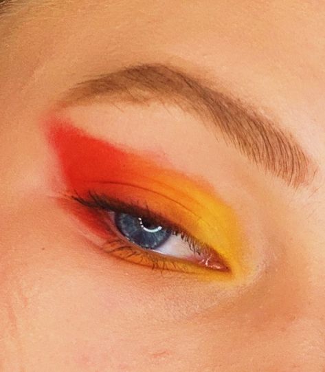 Fire Makeup Ideas, Fire Makeup Eye, Flame Princess Makeup, Fire Make Up Look, Fire Eyeliner, Fire Makeup Look Easy, Flame Makeup Look, Fire Eye Makeup, Fire Makeup Halloween