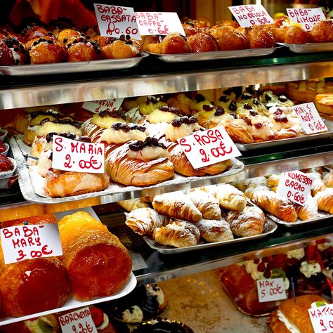 Sweet Tooth in Naples: the Best Pastry Shops Italian Bakery, Italian Cafe, Sweet Perfume, Best Bakery, Choux Pastry, Italy Food, Pastry Art, Bakery Shop, Pastry Shop