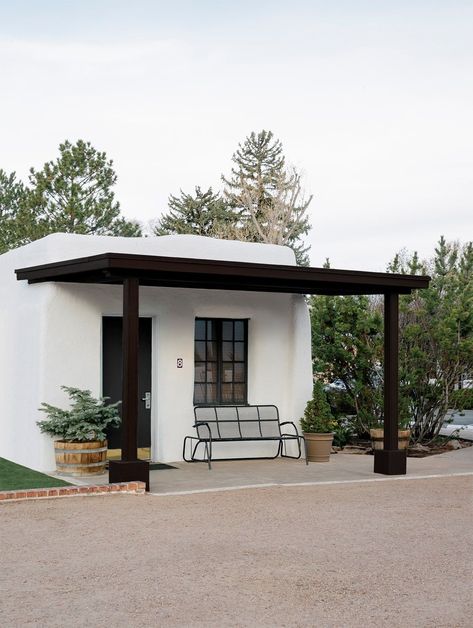 Queen Room | El Rey Court | Hotel in Santa Fe, New Mexico - El Rey Court Hotel Motel Design, Modern Adobe, Backyard House, Songkran Festival, Santa Fe Style, Queen Room, Roof Architecture, Building Roof, Small Hotel