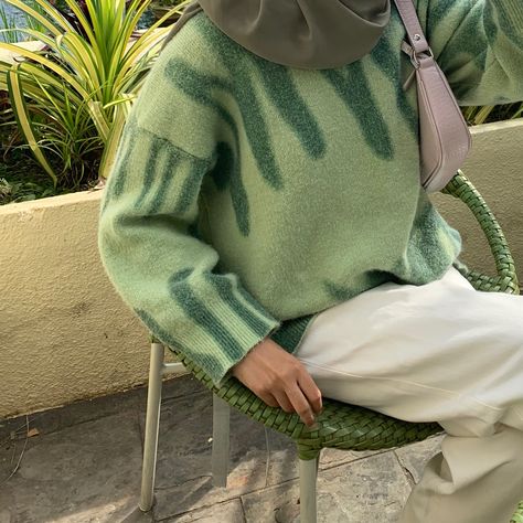 #green #sweater #aesthetic #hijab #hijabi #modest #ootd #outfit #muslim #fit #tiktok #white #jeans #shawl #scarf #cute #friendly #aliexpress #monki Green Sweatshirt Outfit Hijab, Sage Green Sweatshirt Outfit, Green Hijabi Aesthetic, Green Hijab Aesthetic, Green Sweater Aesthetic, Sweatshirt Outfit Hijab, Green Sweatshirt Outfit, Modest Ootd, Green Sweater Outfit