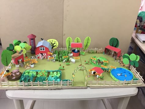 Miniature Farm Diy, Farm School Project, Farm Miniature, Farm Diorama, Habitats Projects, Farm Diy, Twodles Birthday, Farm Preschool, Farm School