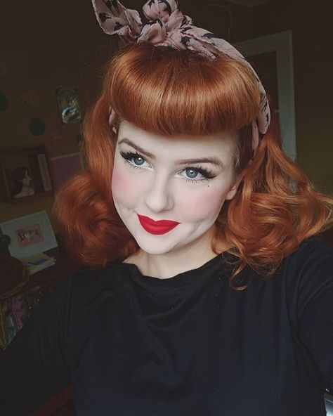 Believe it or not, no hairspray or pomade was used in this hairstyle!! I was doing bumper bangs before I was even into the vintage scene so… Pinup Hairstyles, Bumper Bangs, Pinup Hair, Vintage Scene, Rock Hairstyles, Rockabilly Hair, Shoulder Hair, Pin Up Hair, Peinados Fáciles Para Cabello Corto