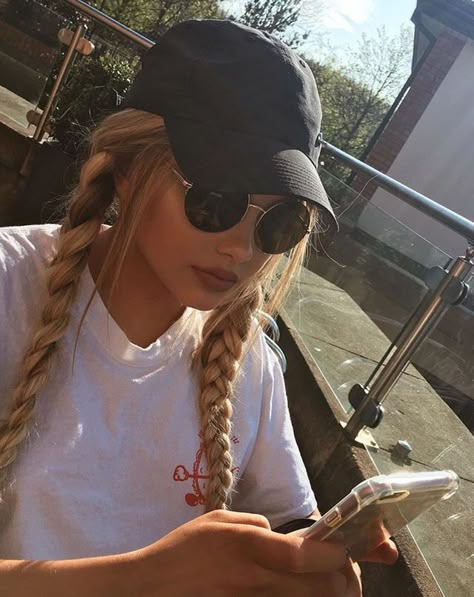 ➶pinterest: TypicalBieber➴ Sophia Mitchell, Hat Hair, Hat Hairstyles, Hair Goals, My Hair, Hair Inspo, Hair Ideas, A Girl, Hair Makeup