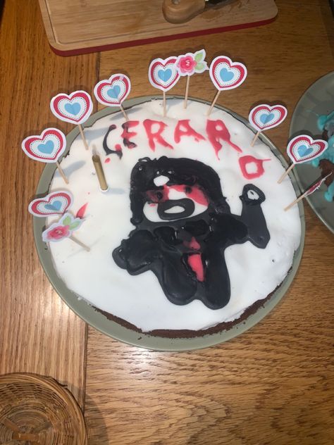 Mcr Birthday, My Chemical Romance Cake, Mcr Cake, Gerard Way Birthday, Emo Cake, Emo Gift Ideas, Helena Mcr, Emo Gifts, Mcr Memes